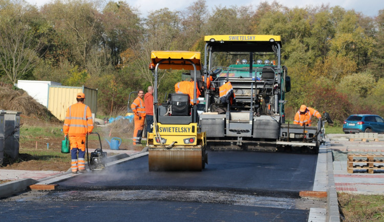 Dvůr Králové pokračuje v budování nové čtvrti. Hotovo má být příští rok v létě