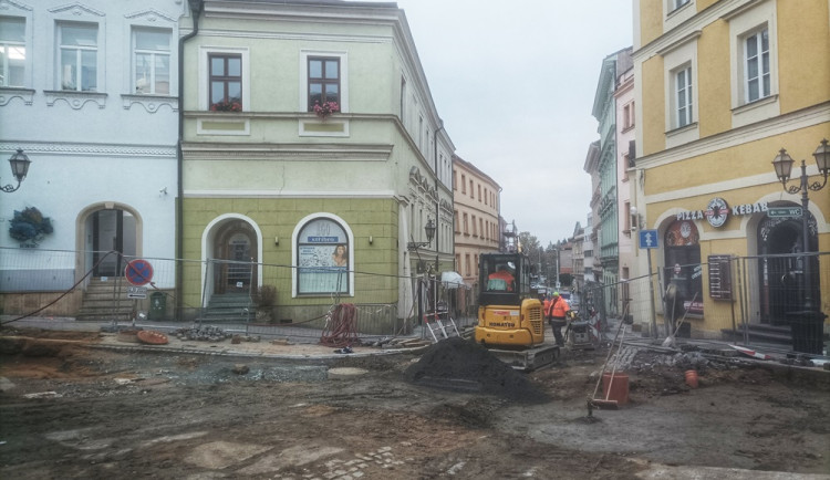 Hradecká ulice V kopečku bude brzy průjezdná, ale jen na pár měsíců