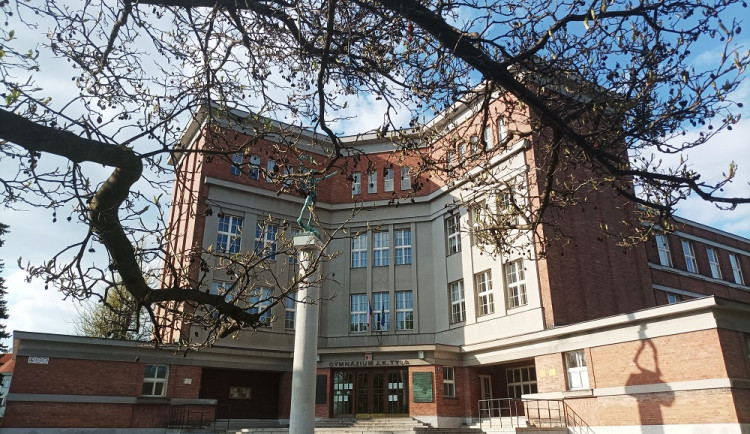 Desítky škol v Královéhradeckém kraji zůstanou v pondělí zavřené