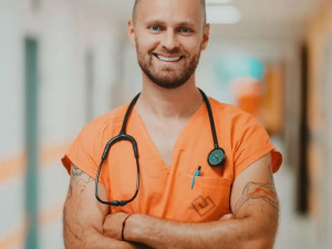 Každá situace, do které letíme s vrtulníkem, je vyhrocená říká influencer z donucení a lékař Marek Dvořák