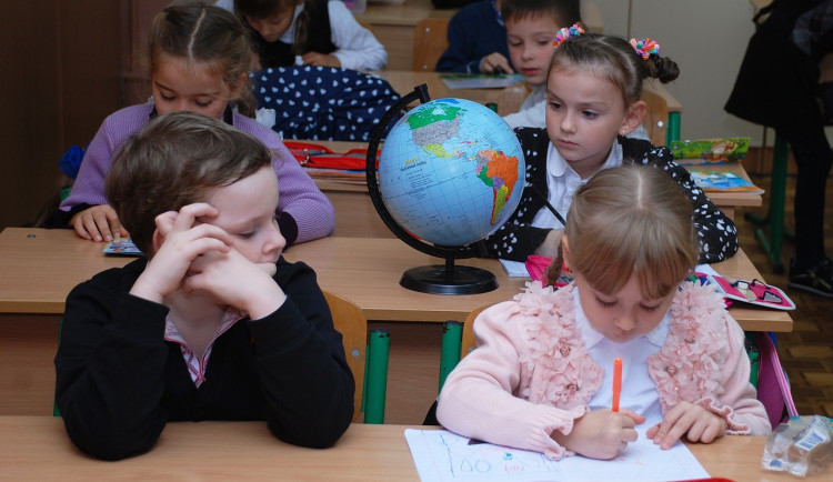 Hradec chce dát novým učitelům desítky tisíc korun