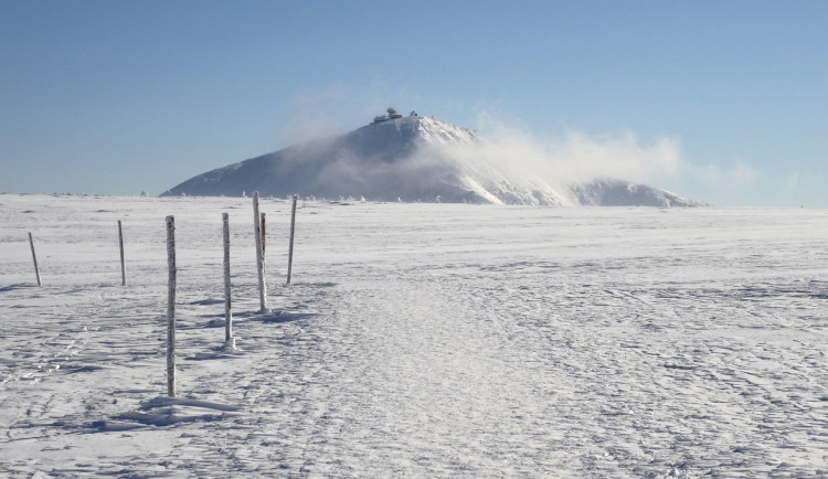 V Krkonoších po sněžení stouplo nebezpečí lavin na druhý stupeň