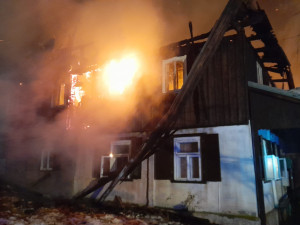 Majitelé mají na chalupě v Bartošovicích po zimě, škoda po požáru jde do milionů