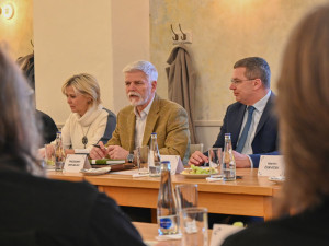 Prezident Pavel se vydal do skalního města. Před tím navštívil klášter v Broumově