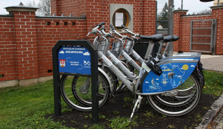 Trutnov bude mít sdílená kola. Radnice se rozhodla na základě veřejné ankety.