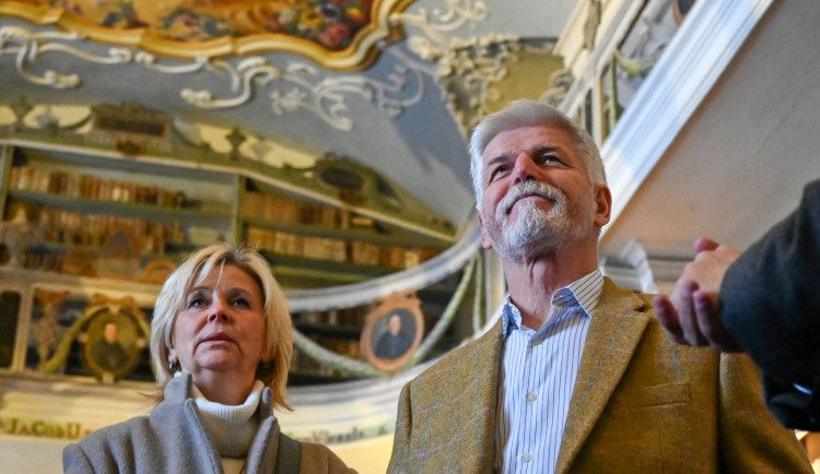 Prezident Pavel se vydal do skalního města. Před tím navštívil klášter v Broumově