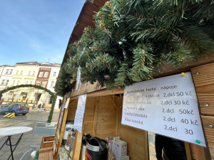 ANKETA: Svařák za šedesát, punč za padesát korun, v Hradci začaly vánoční trhy