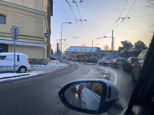 ANKETA: Jak jsou řidiči spokojení s novou křižovatkou u Fortny v Hradci Králové?
