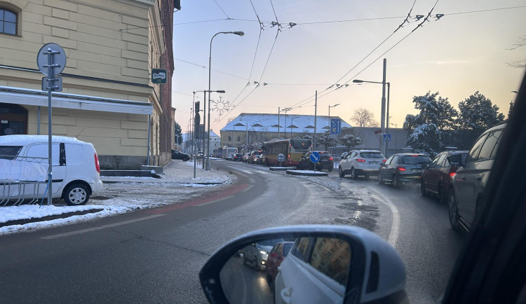 ANKETA: Jak jsou řidiči spokojení s novou křižovatkou u Fortny v Hradci Králové?