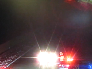 Cizinec pod vlivem alkoholu najel do protisměru dálnice D11. Nadýchal téměř dvě promile