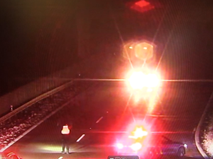 Cizinec pod vlivem alkoholu najel do protisměru dálnice D11. Nadýchal téměř dvě promile