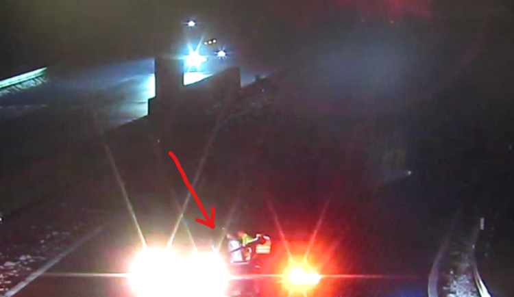 Cizinec pod vlivem alkoholu najel do protisměru dálnice D11. Nadýchal téměř dvě promile