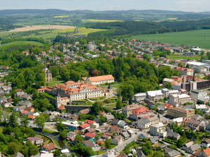 V Královéhradeckém kraji se nejlépe žije v Rychnově nad Kněžnou. Hradec Králové je na druhém místě
