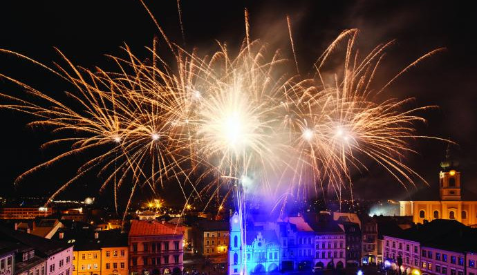 V Hradci přivítají další rok videommapingem, v Trutnově ohňostrojem
