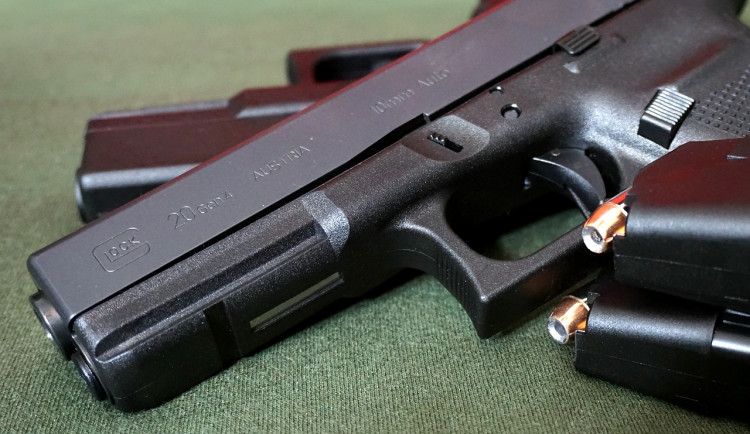 Nový zákon o zbraních má dát lékařům přístup do registru zbraní