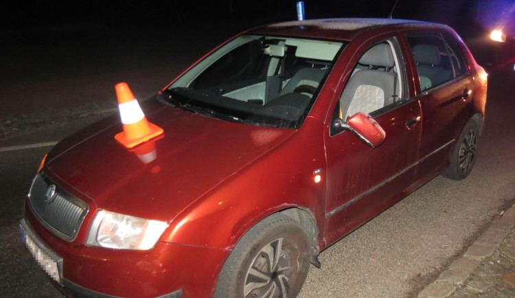 Řidič pod vlivem způsobil dopravní nehodu. Zavolal na sebe policii