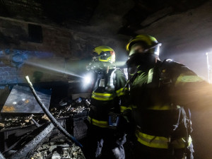 Plemeny zničily v Tutlekách rodinný dům, hasiči zůstali na místě do rána