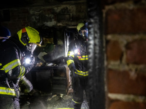 Plemeny zničily v Tutlekách rodinný dům, hasiči zůstali na místě do rána