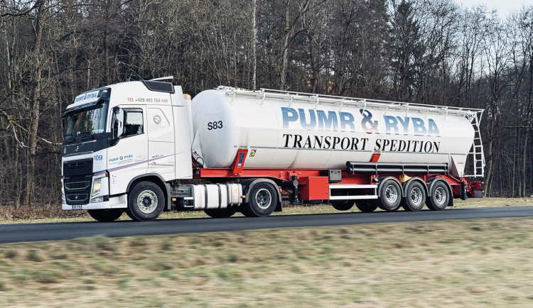 C.S.Cargo koupilo firmu Pumr&Ryba. Ta se zaměřuje na přepravu sypkých hmot