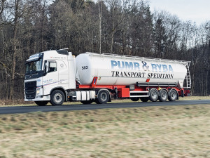 C.S.Cargo koupilo firmu Pumr&Ryba. Ta se zaměřuje na přepravu sypkých hmot