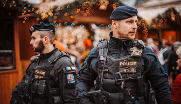 Policie loni přijala téměř 2,5 tisíc lidí. Po dvou letech počet policistů stoupl