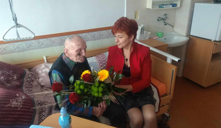 Nejstarší občan Hořic oslavil 104 let. Josef Pokorný žije v tamním domově důchodců