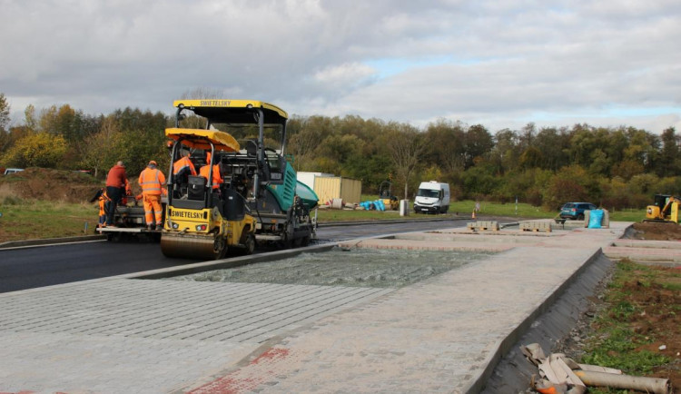 Dvůr Králové dokončuje novou lokalitu pro vybudování rodinných domů