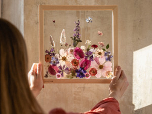 Veronika s Petrem vyrábí úchvatné obrazy z lisovaných květin. Na výlety chodíme s batohy plných knih, říkají