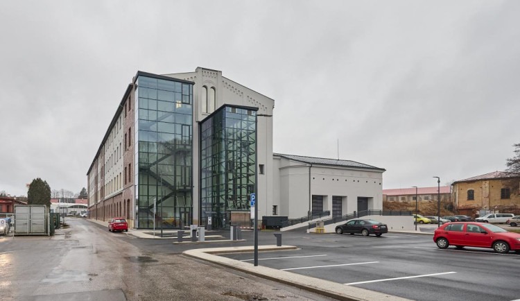 Lidé v Trutnově si dopravní agendy vyřídí na jednom místě v bývalém Texlenu