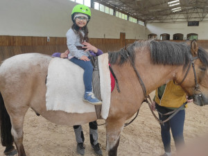 Předčasný příchod na svět, nízká porodní váha, krvácení do mozku. Přesto díky lásce a péči rodičů dělá Maruška obrovské pokroky