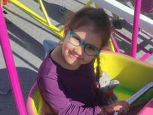 Předčasný příchod na svět, nízká porodní váha, krvácení do mozku. Přesto díky lásce a péči rodičů dělá Maruška obrovské pokroky