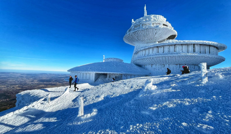 Ze Sněžky se zřítil na polskou stranu hory český turista. Vážně se zranil