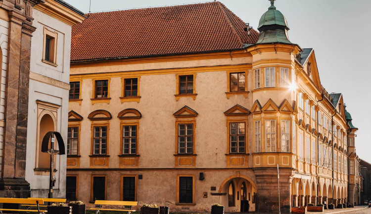 Ještě v létě bude možné uzavřít sňatek v obřadní síni ve Valdštejnském zámku