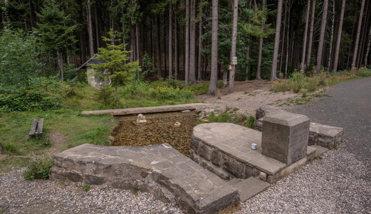 Radnice v Hořicích nechá zrekonstruovat pramen Kalíšek, který zásobuje vodou koupaliště Dachova