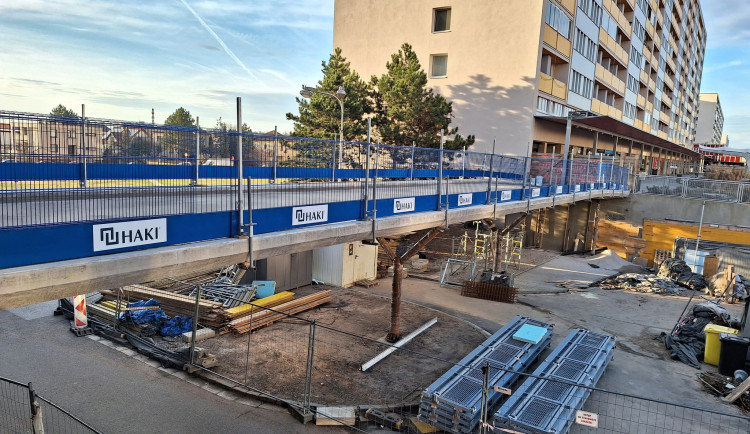 Nová lávka na Benešovce bude hotová do konce dubna. Radnice za ni zaplatila 10 milionů