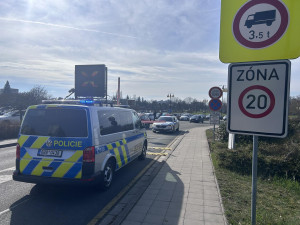 Policie evakuovala kampus Univerzity Hradec Králové. Anonym vyhrožoval střelbou