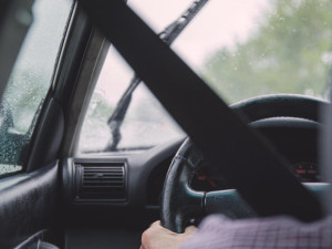 Mikrospánek může na silnicích zabíjet. Je stejně nebezpečný jako alkohol za volantem