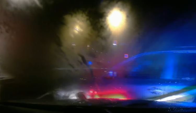 Zběsilou honičku na zledovatělé silnici ukončil až PIT manévr. Policie zveřejnila video