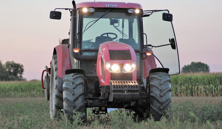 Zemědělci vjedou s traktory do Hradce Králové, na dohled jsou další protesty