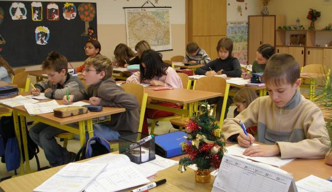Města na východě Čech připravují zápisy do základních škol. Konat se budou i on-line