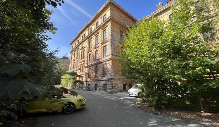 Rekonstrukce Vrbenského kasáren v Hradci Králové vyjde na více než půl miliardy