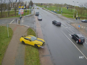 VIDEO: Splašeného Mustanga v Hradci Králové řídil člověk pod vlivem a bez papírů