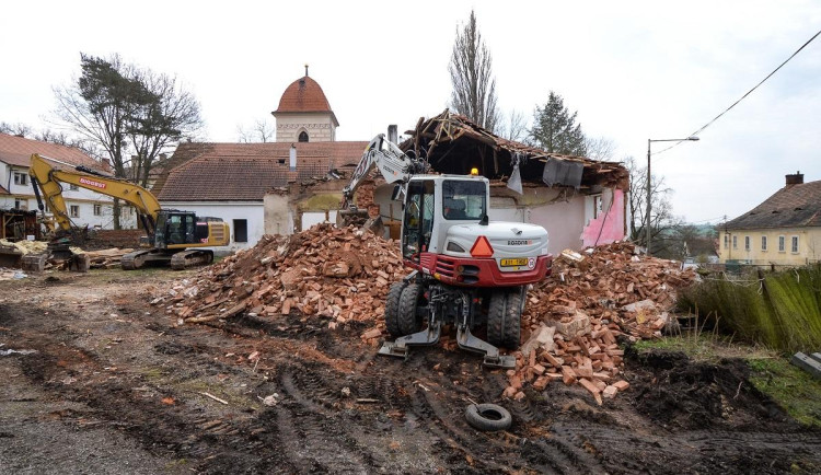 Na místě staré německé školy vyroste dům s městskými nájemními byty pro osoby v bytové nouzi