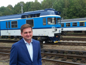 O investicích do krajské silniční a železniční sítě s hejtmanem v Královéhradeckého kraje