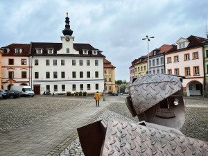 Malé náměstí v Hradci Králové dnes ožije Sousedáním