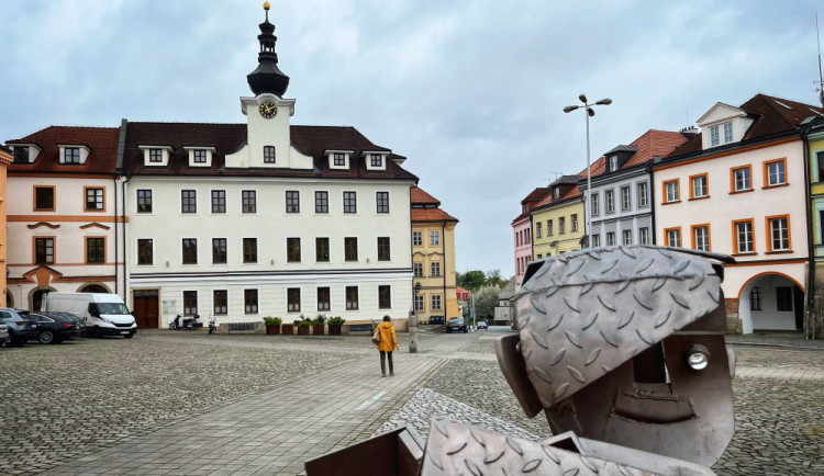 Malé náměstí v Hradci Králové dnes ožije Sousedáním