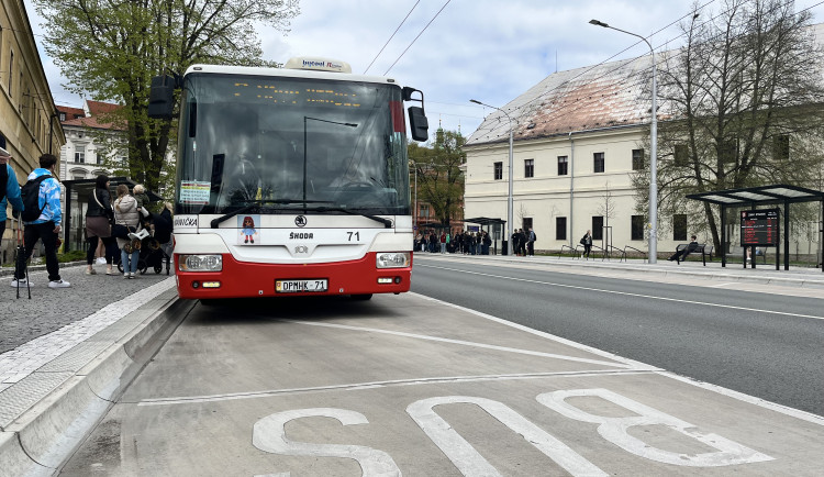 Na hradecký Majáles budou pendlovat bezplatné autobusy