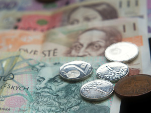 ANKETA: Minimální důstojná mzda v ČR loni činila 45 573 korun hrubého