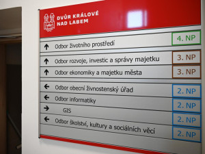 Dvůr Králové dokončil opravu bývalé ZŠ Komenského. Změnila se v administrativní budovu úřadu