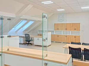 Dvůr Králové dokončil opravu bývalé ZŠ Komenského. Změnila se v administrativní budovu úřadu